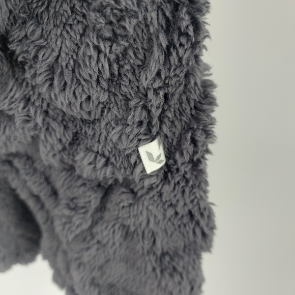 Koolaburra by UGG Embossed Sherpa Fleece Vest Gray Size Medium - Picture 4 of 10